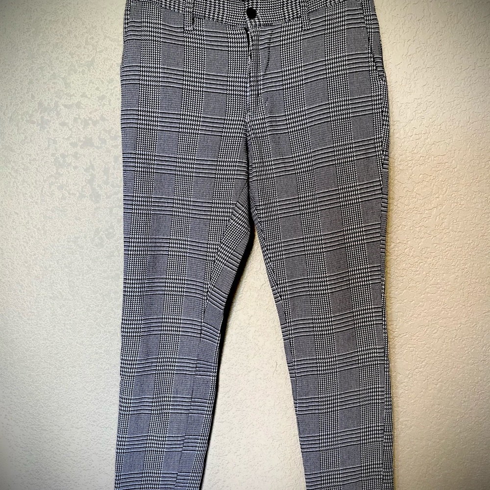 Elwood 31 x 32 plaid pants